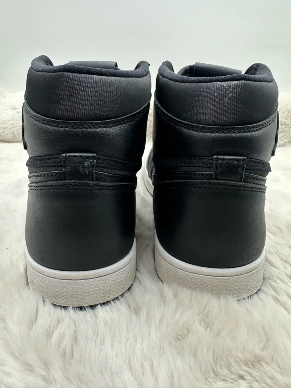 Nike Air Jordan 1 Retro High OG Men’s 13 Black Red Satin High Top‎ Sneakers